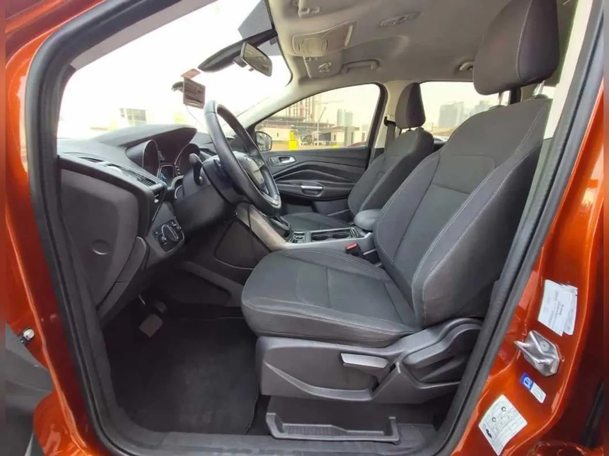 Car image 12