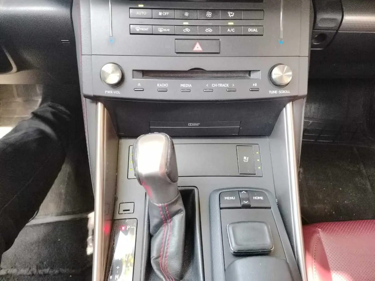 Car image 25