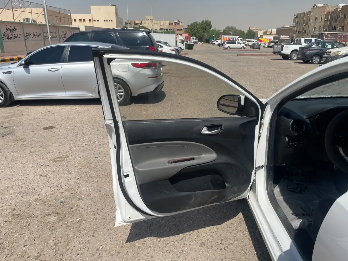 Car image 10