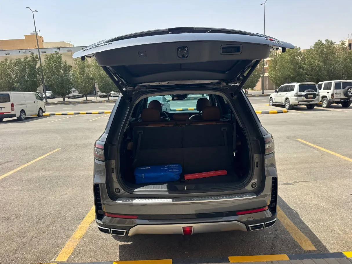 Car image 19