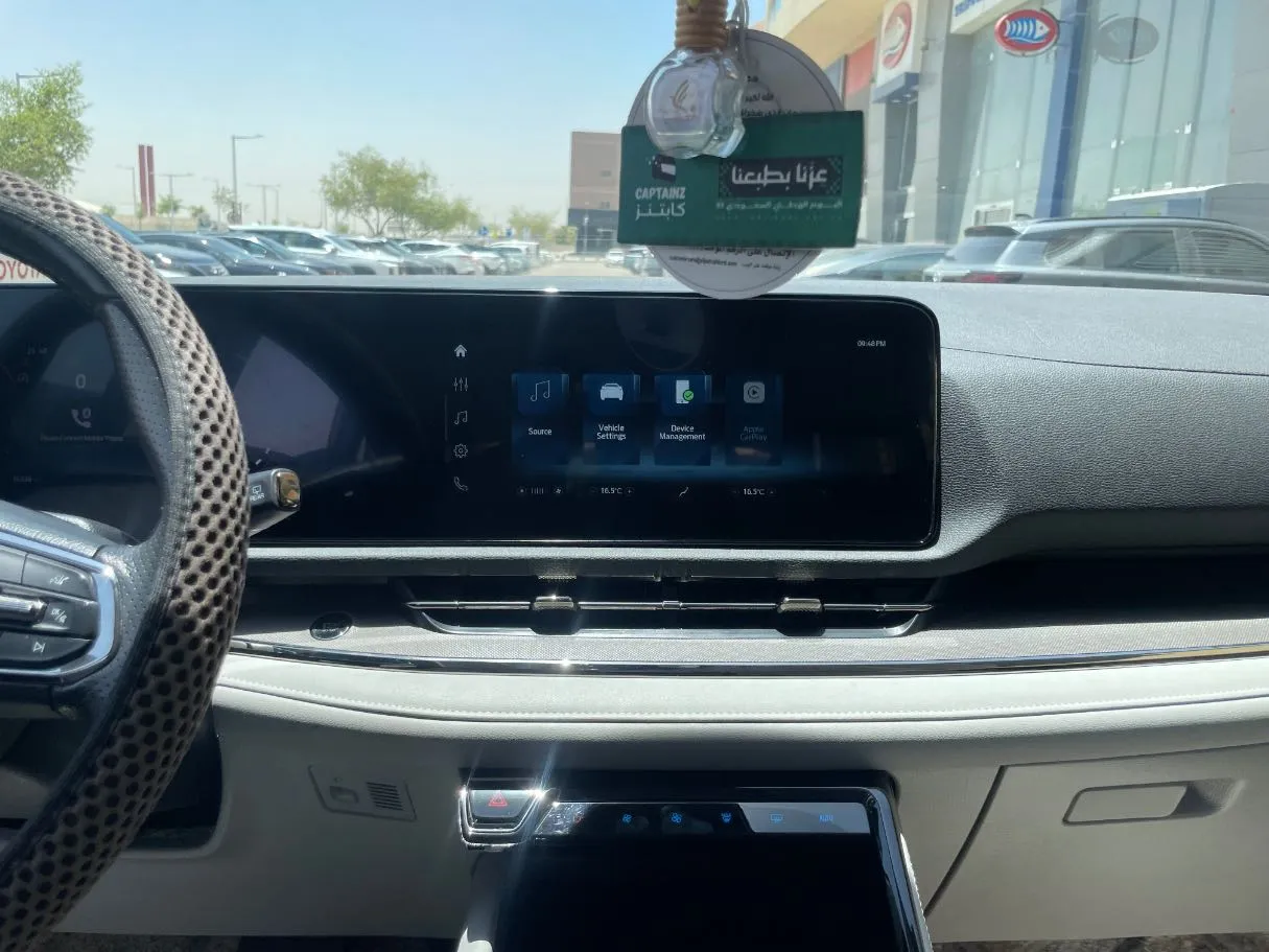 Car image 19