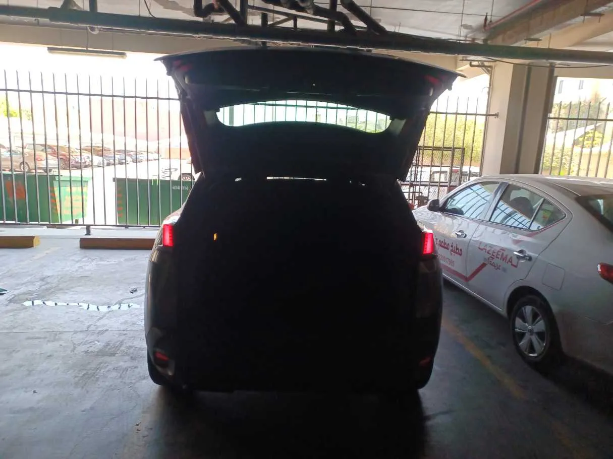 Car image 19