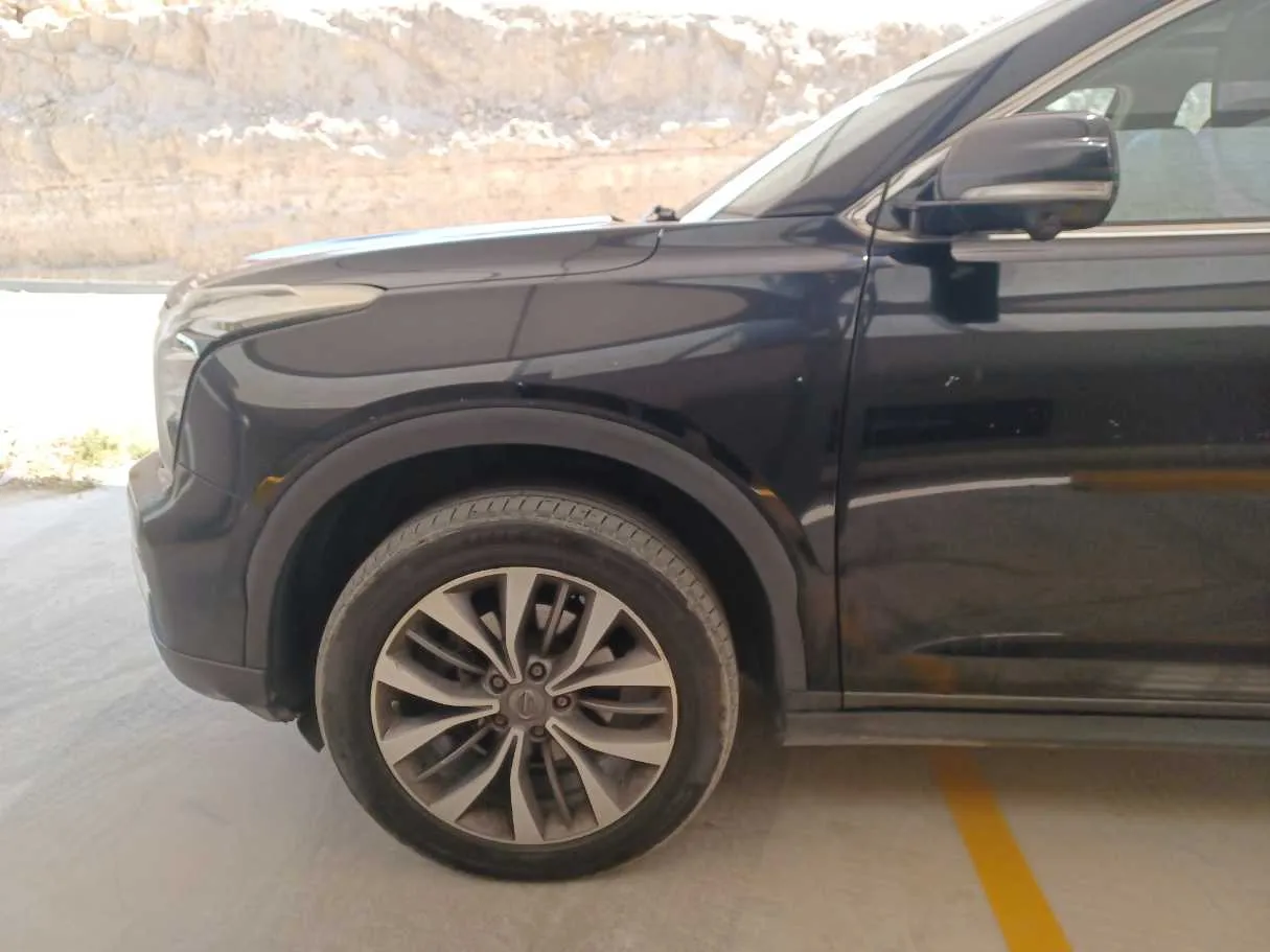 Car image 9