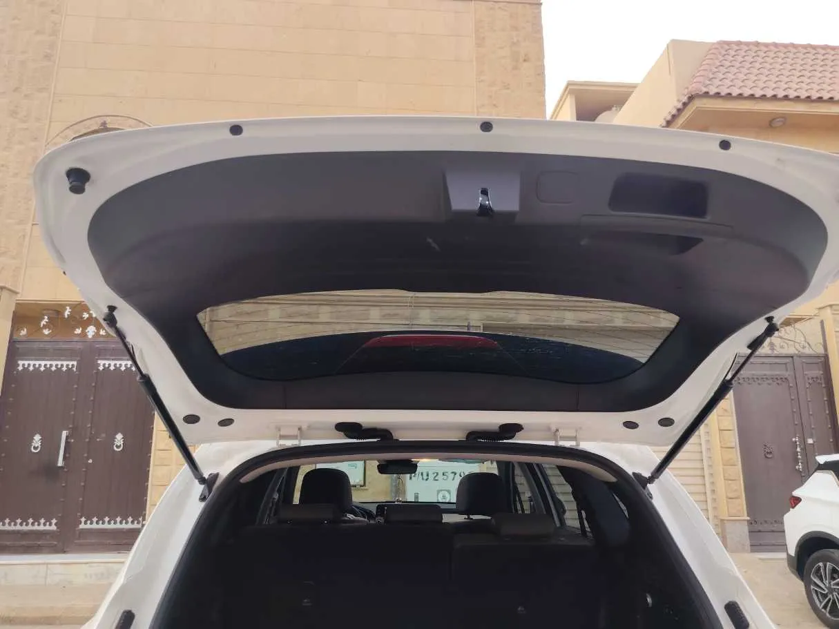 Car image 23