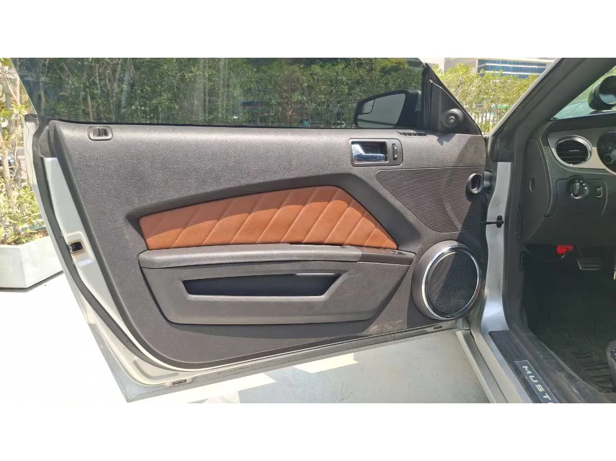 Car image 10