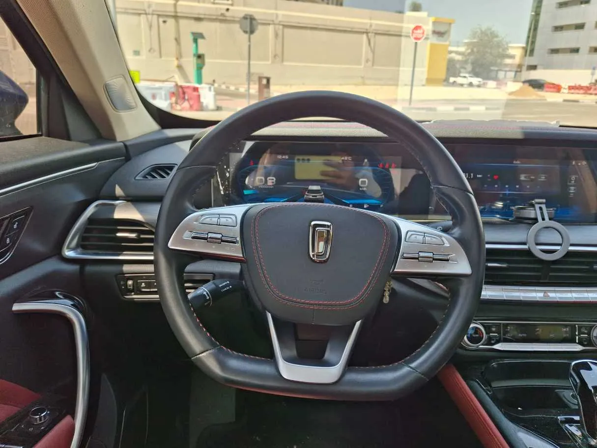 Car image 14