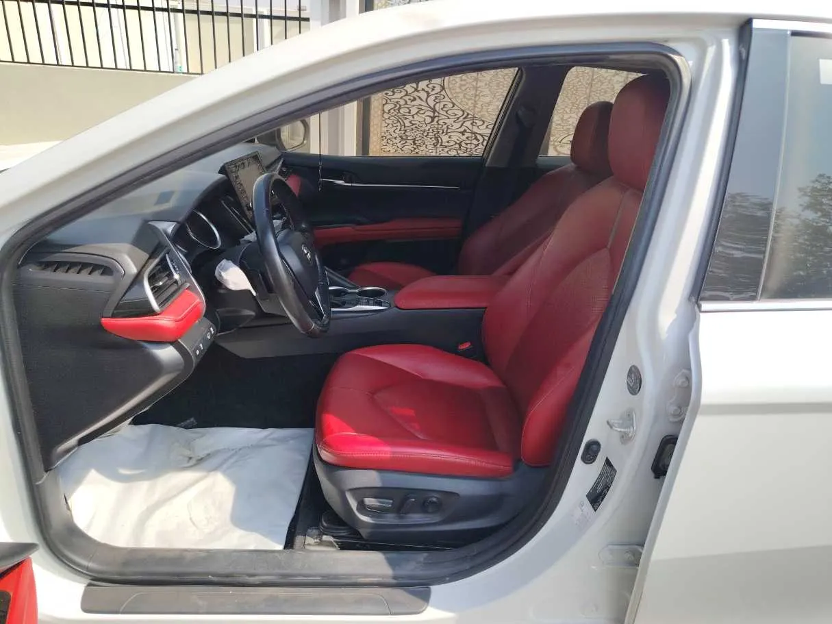 Car image 11