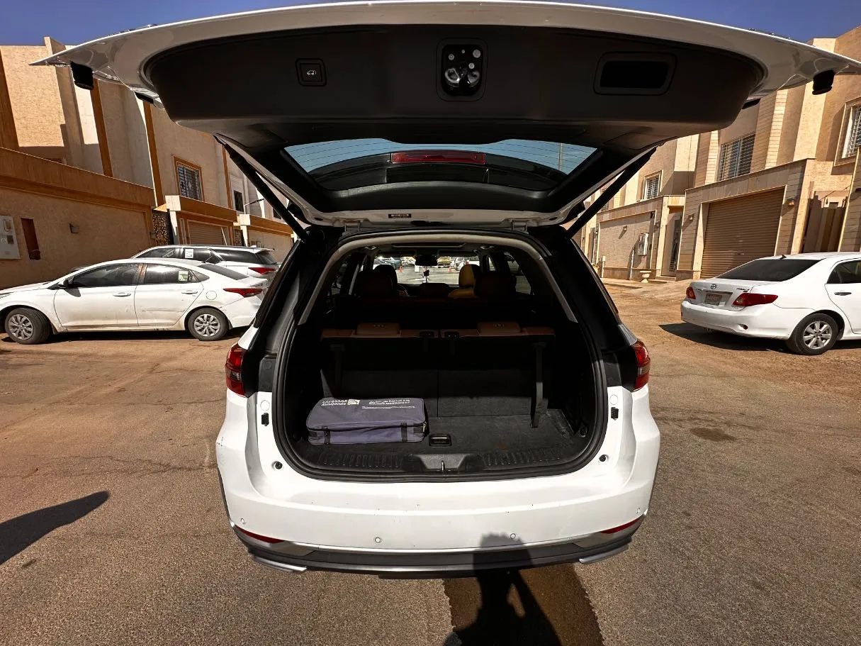 Car image 22