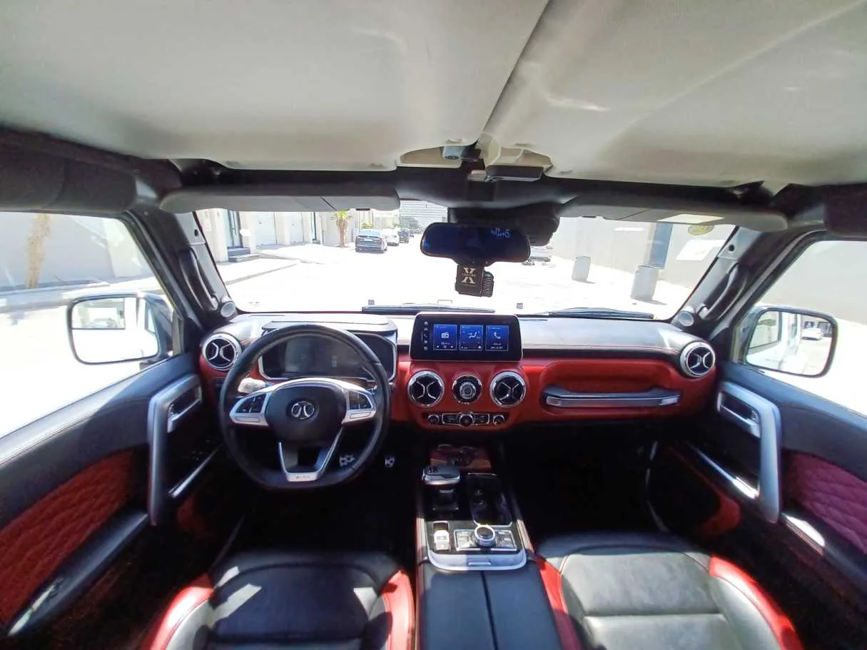 Car image 13