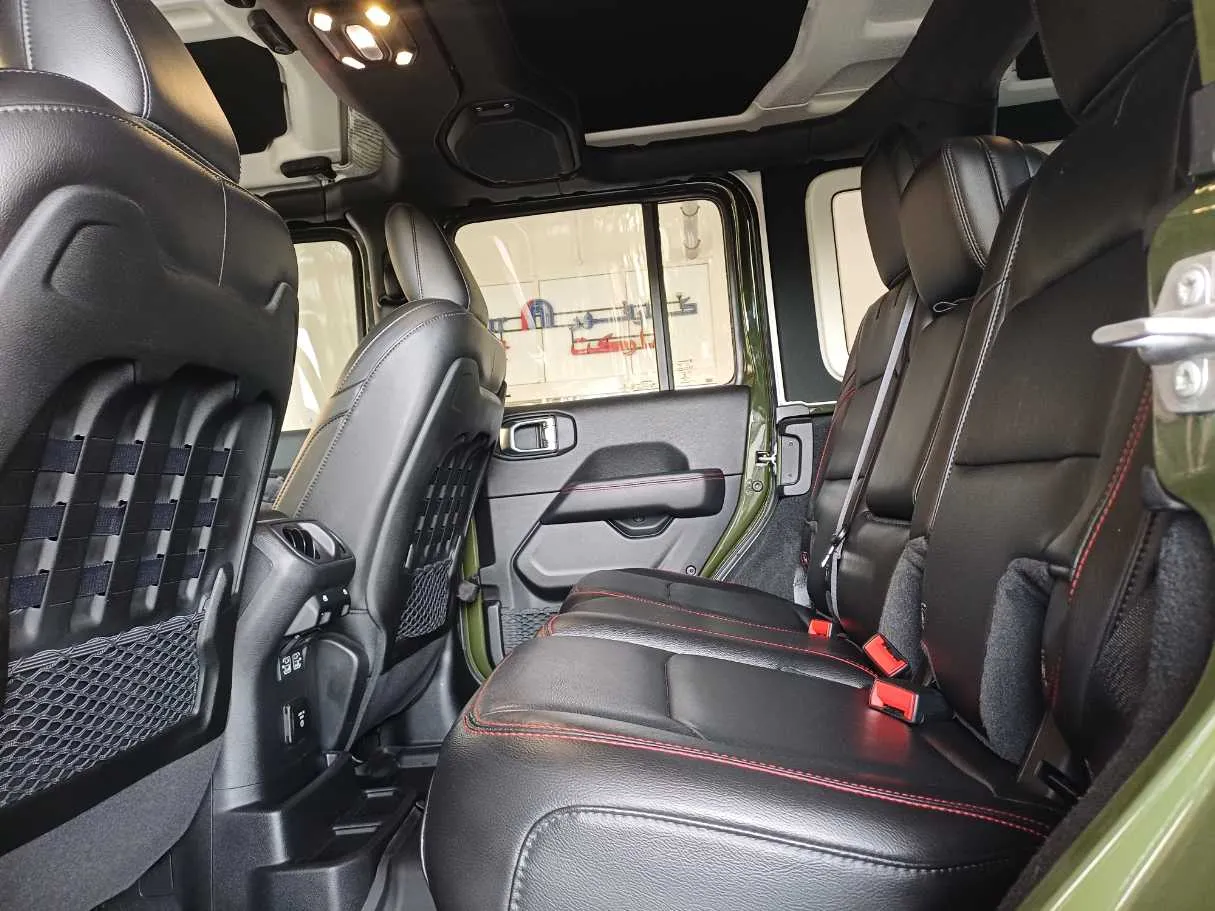 Car image 13