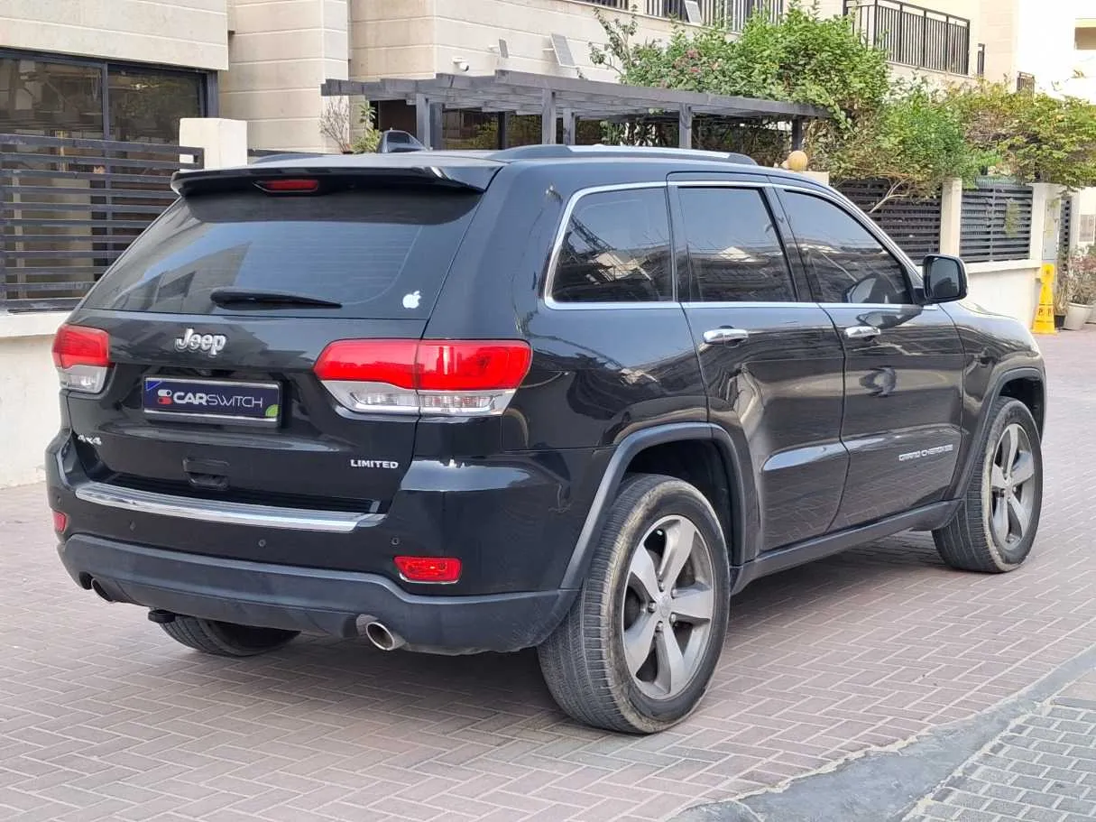 Car image 7