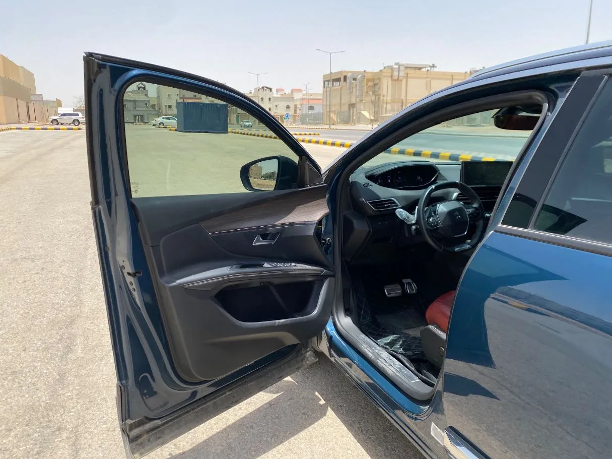 Car image 10