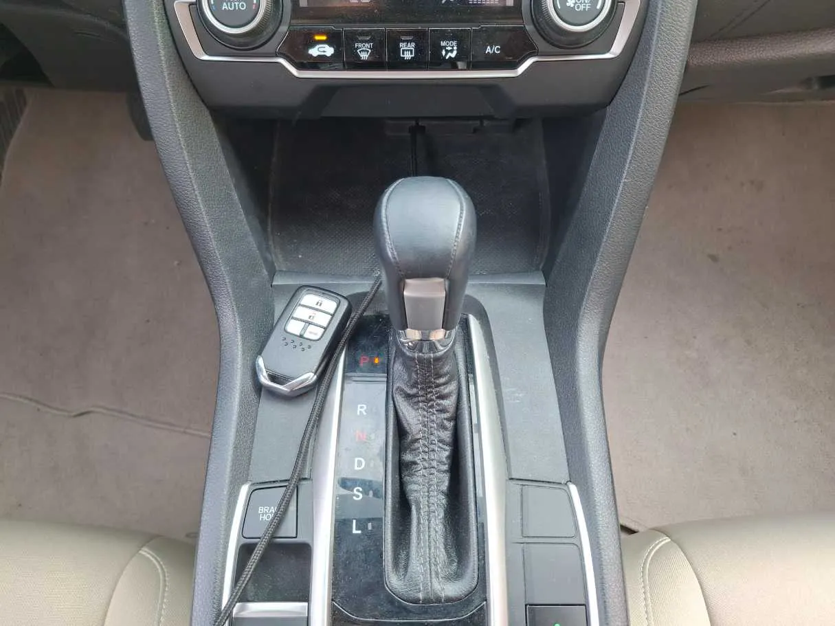 Car image 16