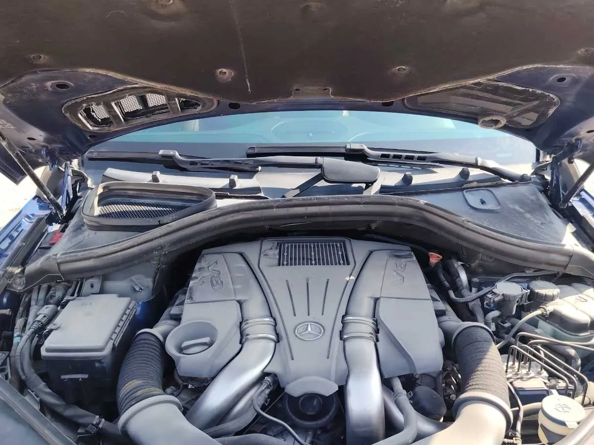 Car image 30