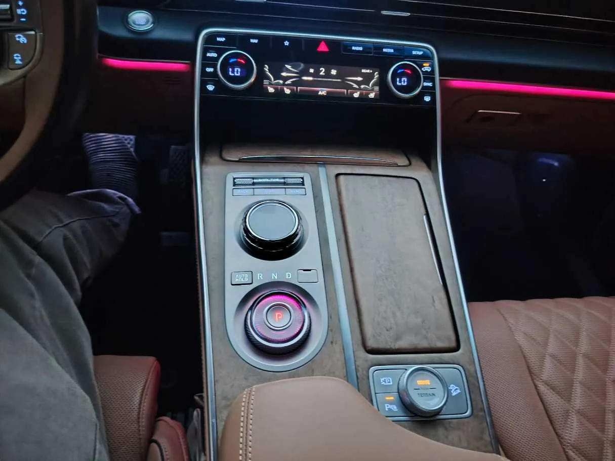 Car image 23