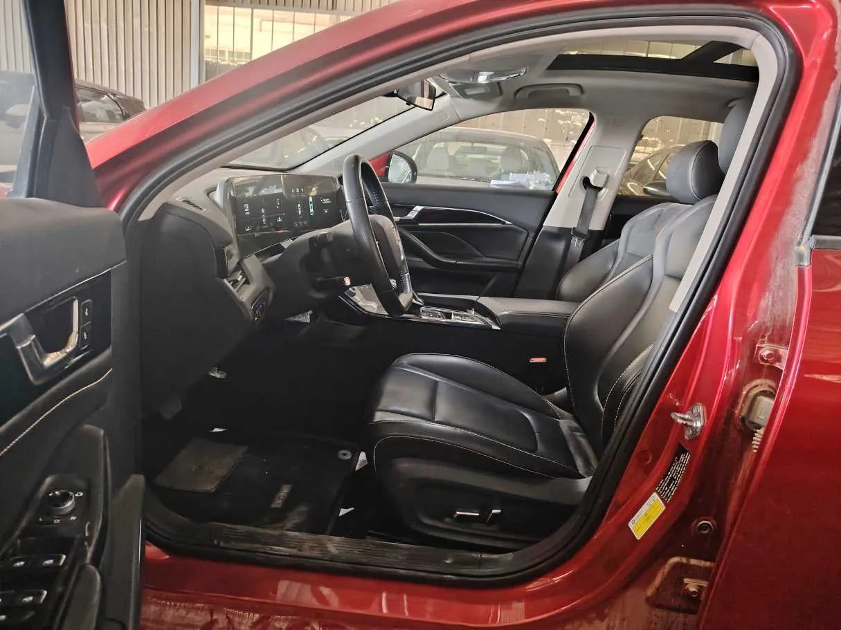 Car image 13