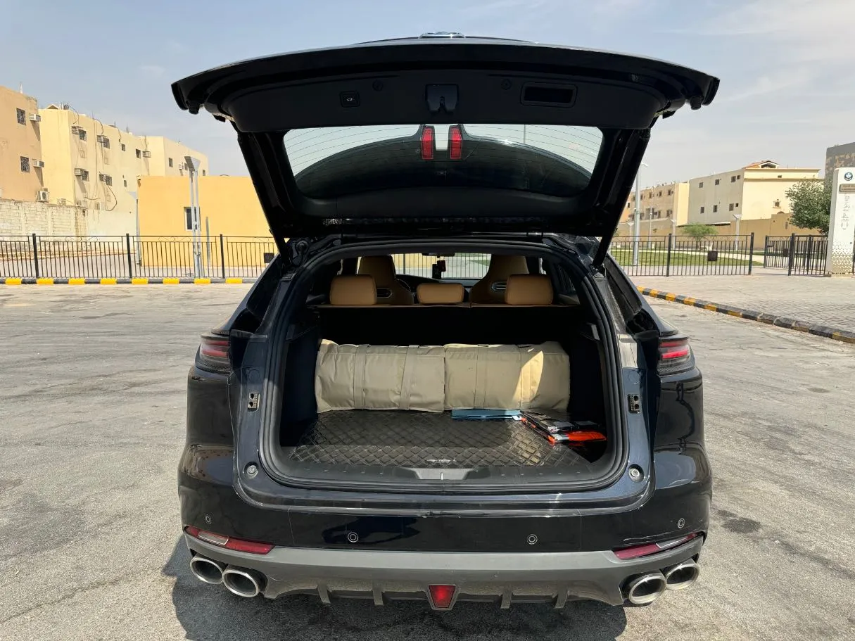 Car image 20