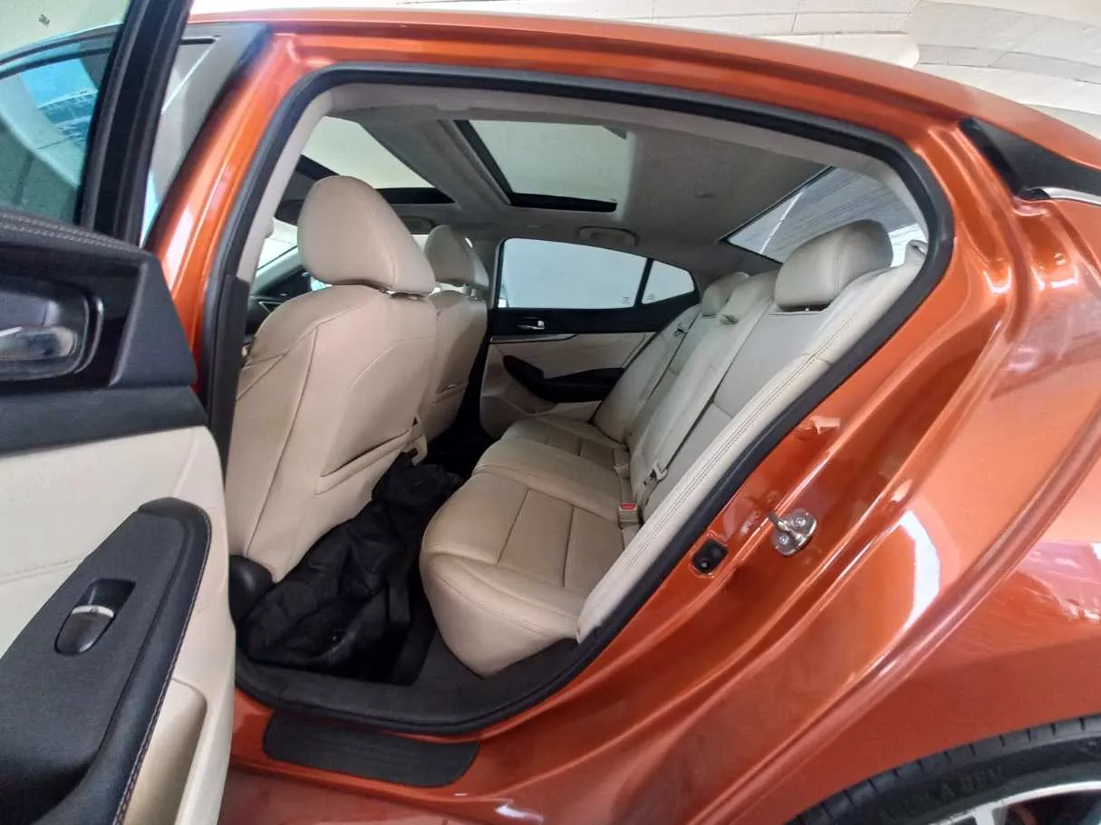 Car image 13