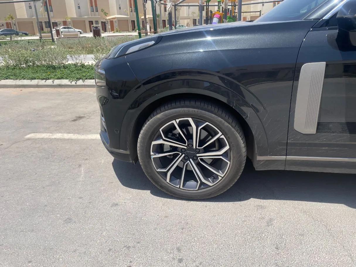 Car image 9