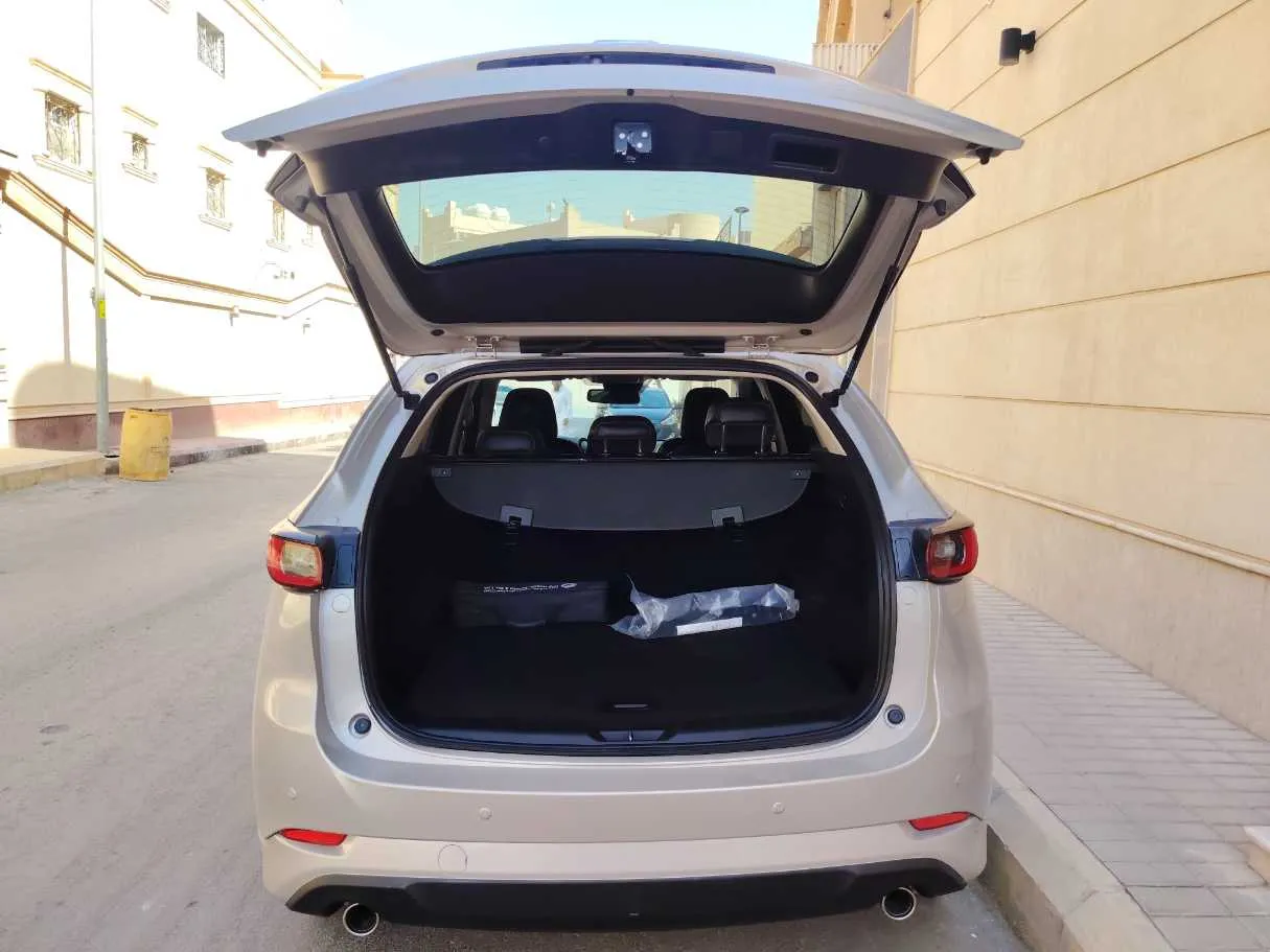 Car image 26
