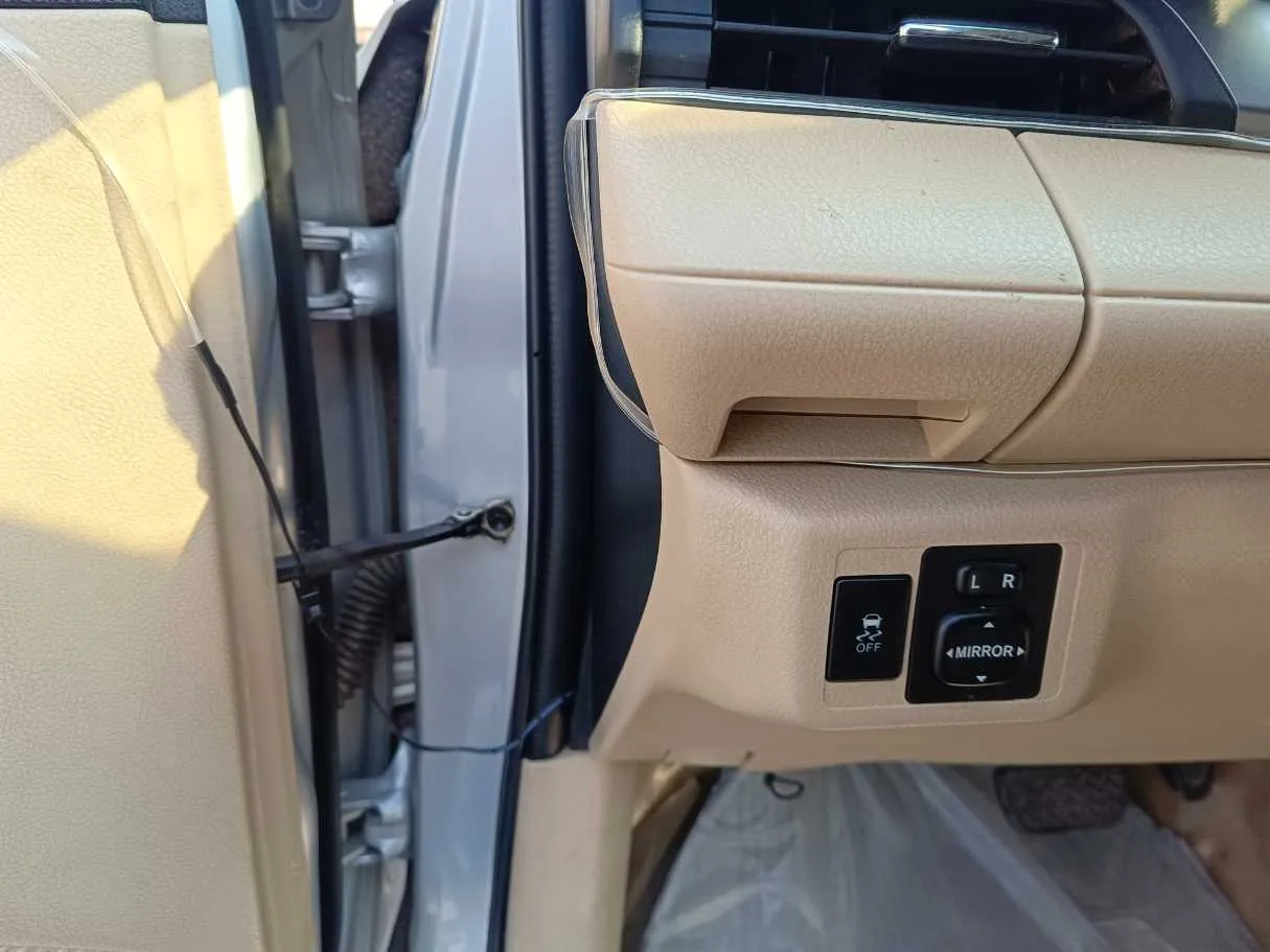 Car image 28