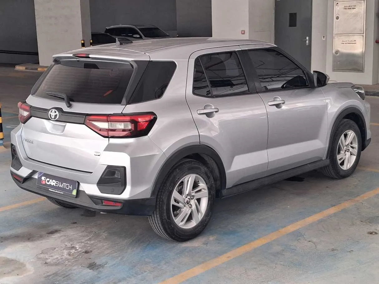 Car image 5