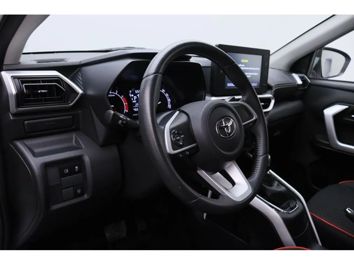 Car image 4