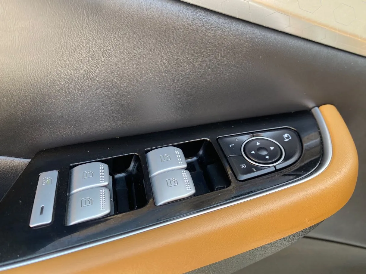Car image 26