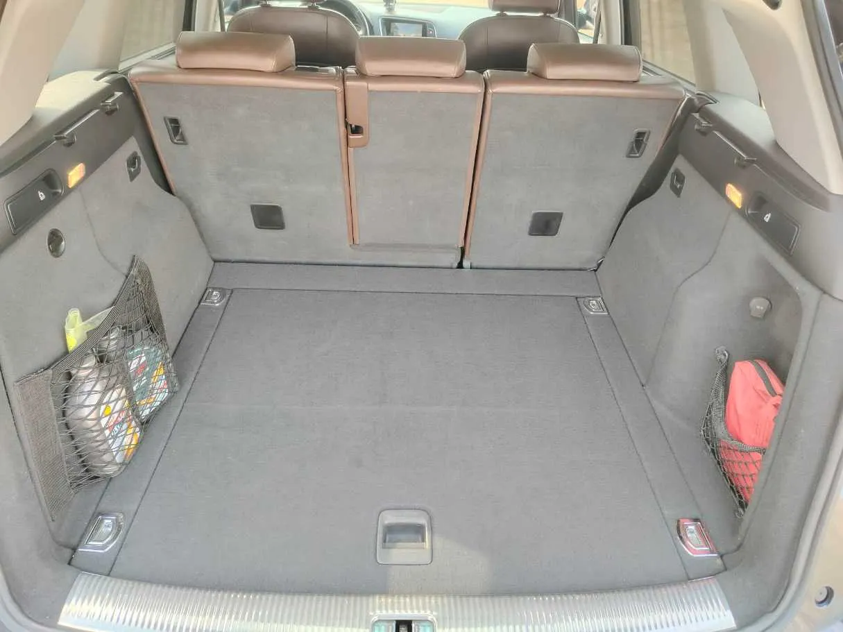Car image 30