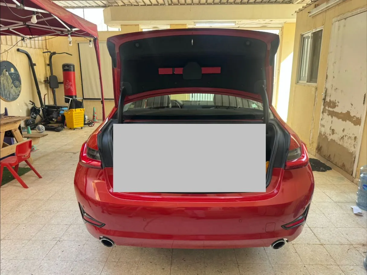 Car image 19