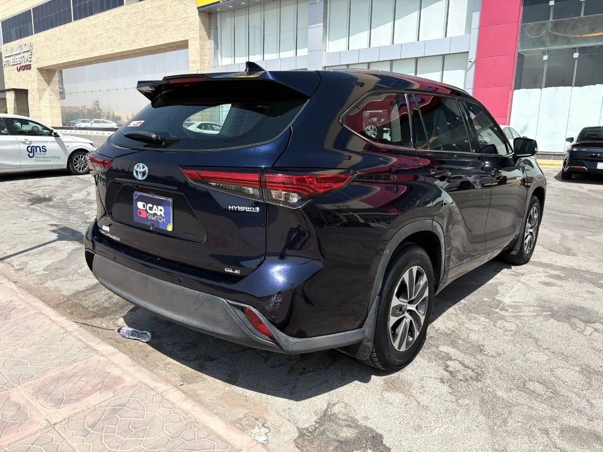 Car image 5
