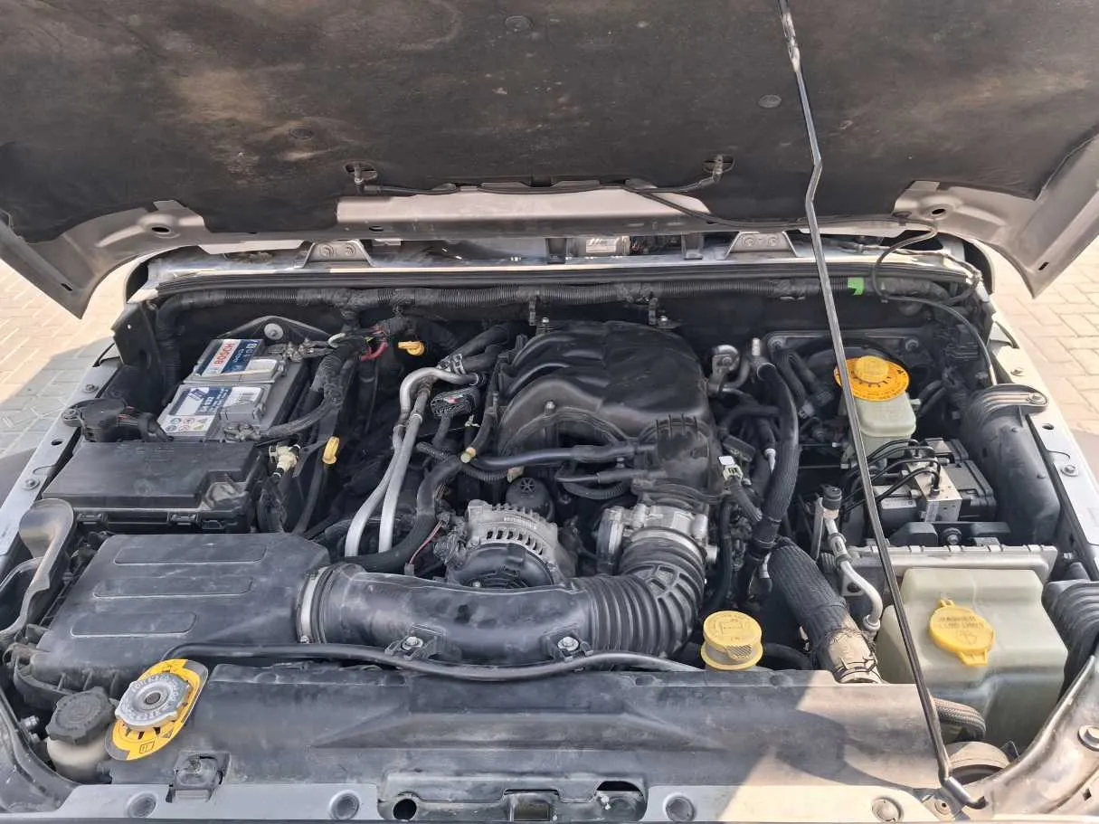 Car image 19