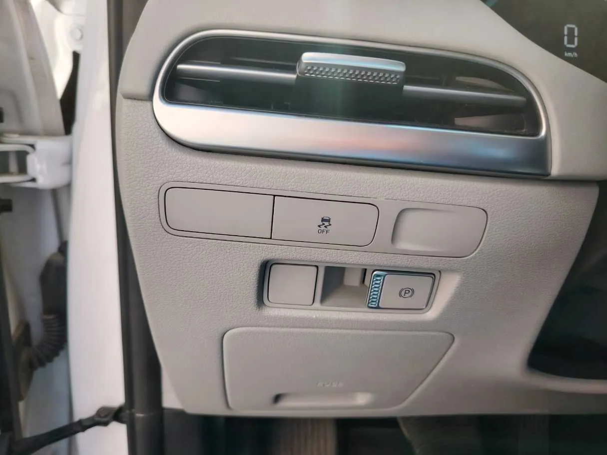 Car image 35