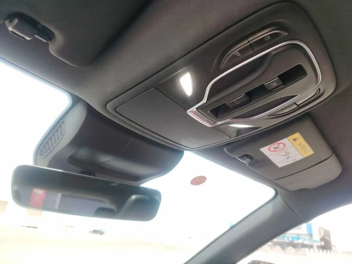 Car image 35