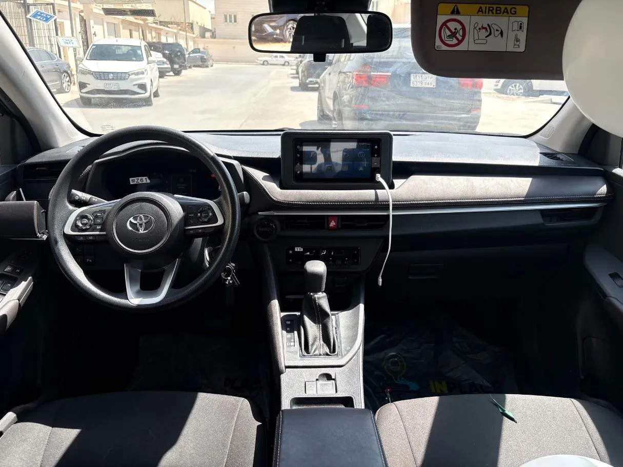 Car image 18