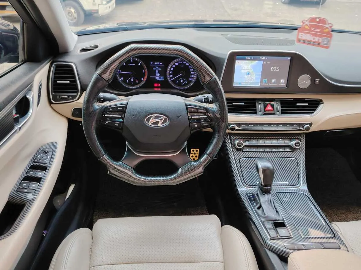 Car image 24