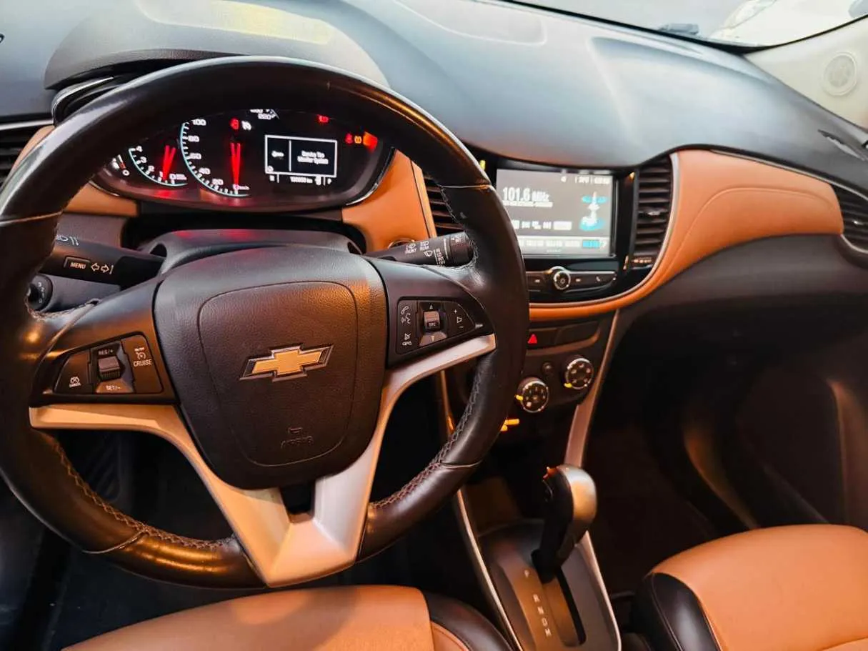 Car image 18