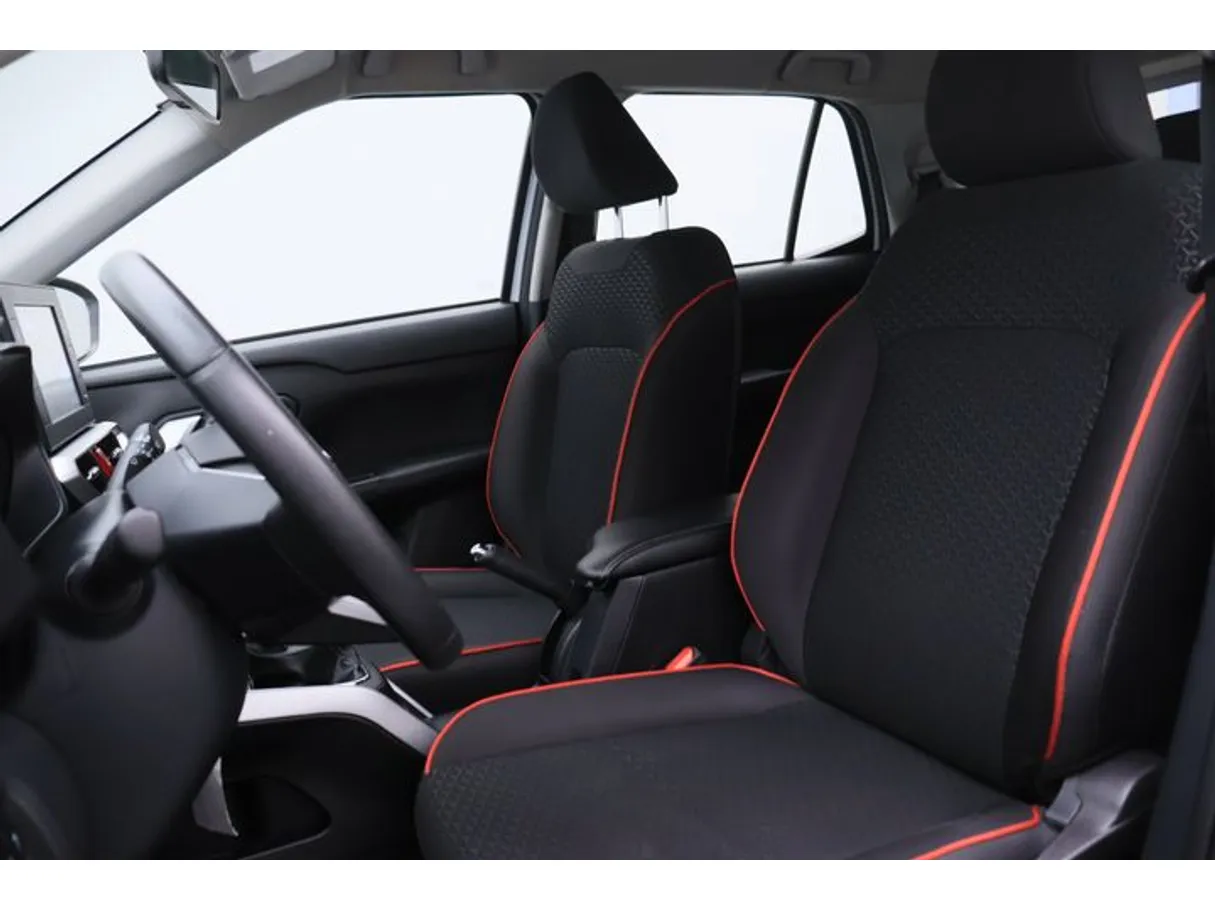 Car image 8