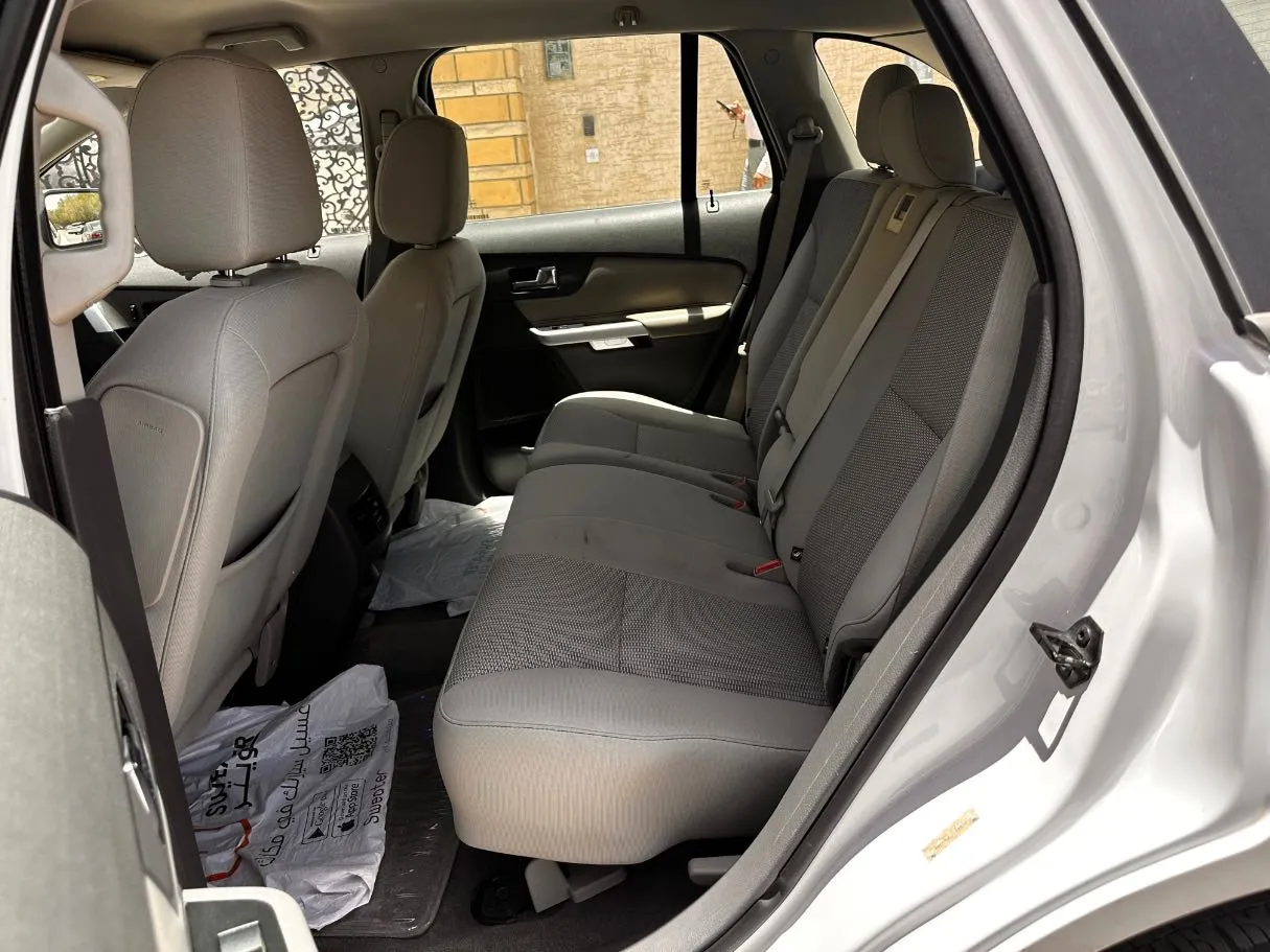 Car image 14
