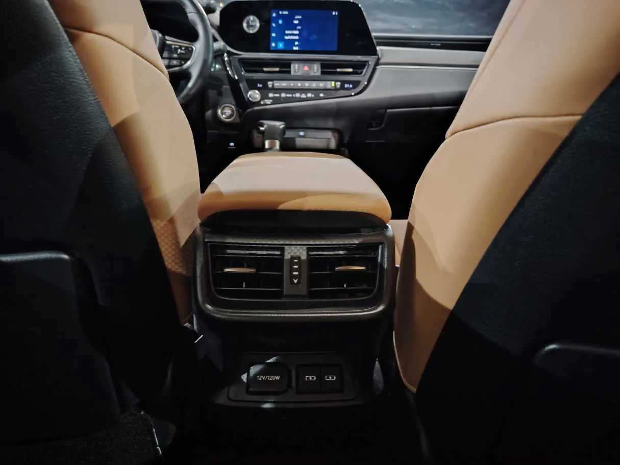 Car image 31