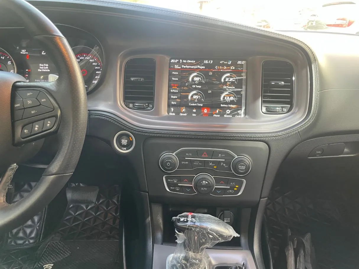 Car image 18