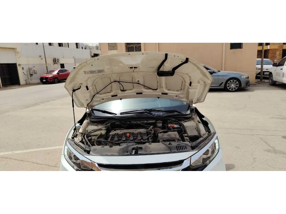 Car image 30