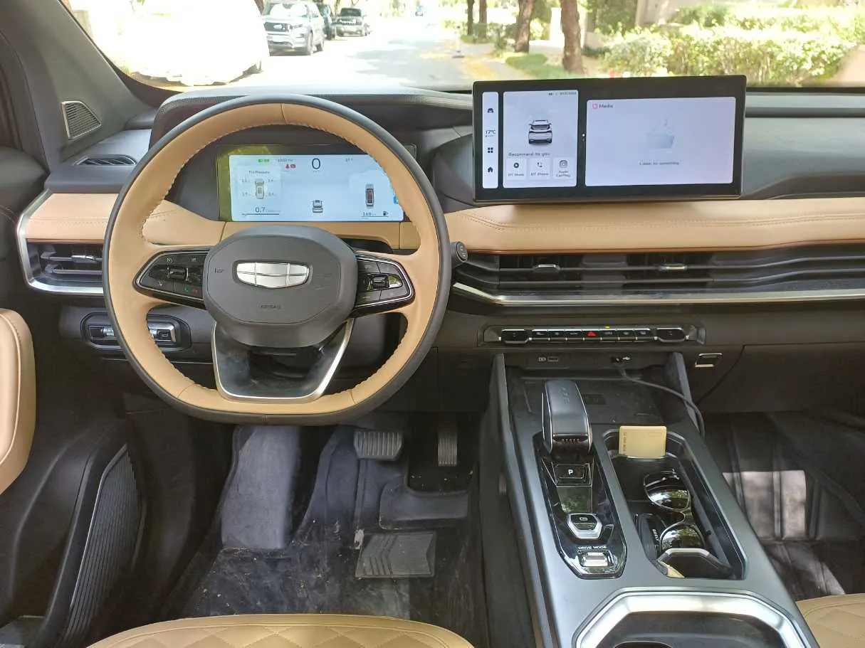 Car image 19