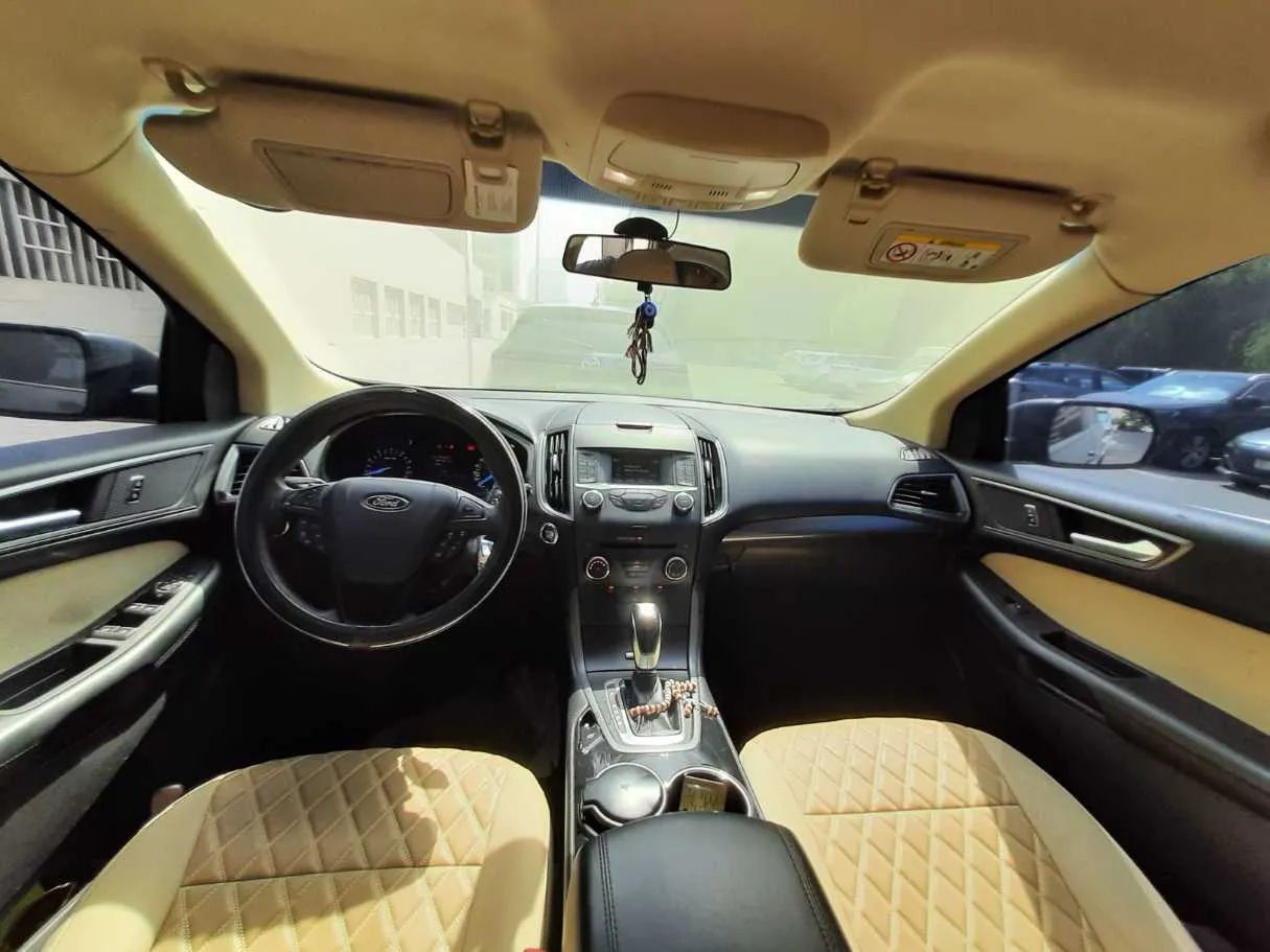 Car image 9