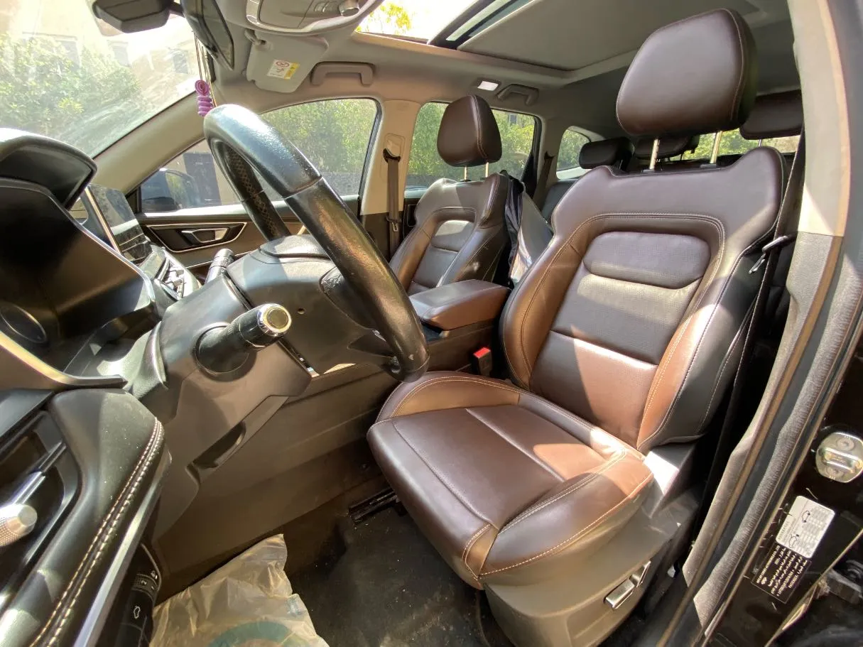 Car image 11