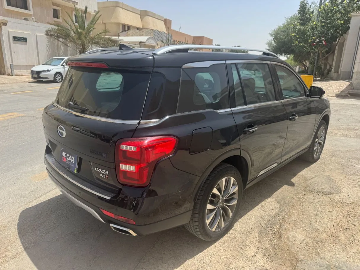 Car image 5