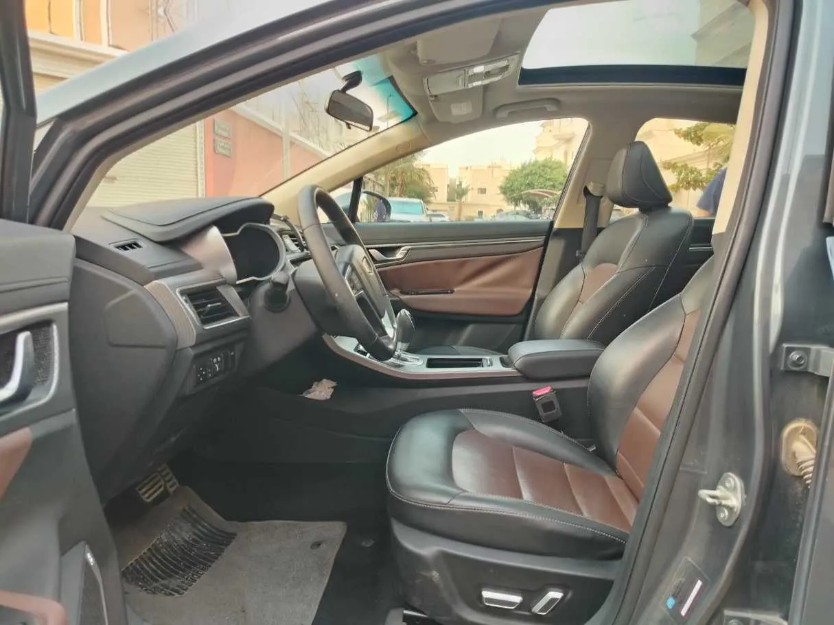Car image 13