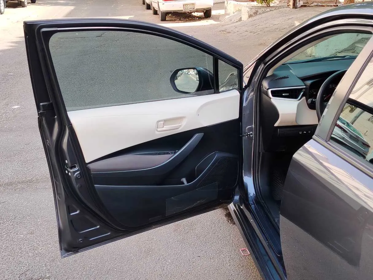 Car image 11