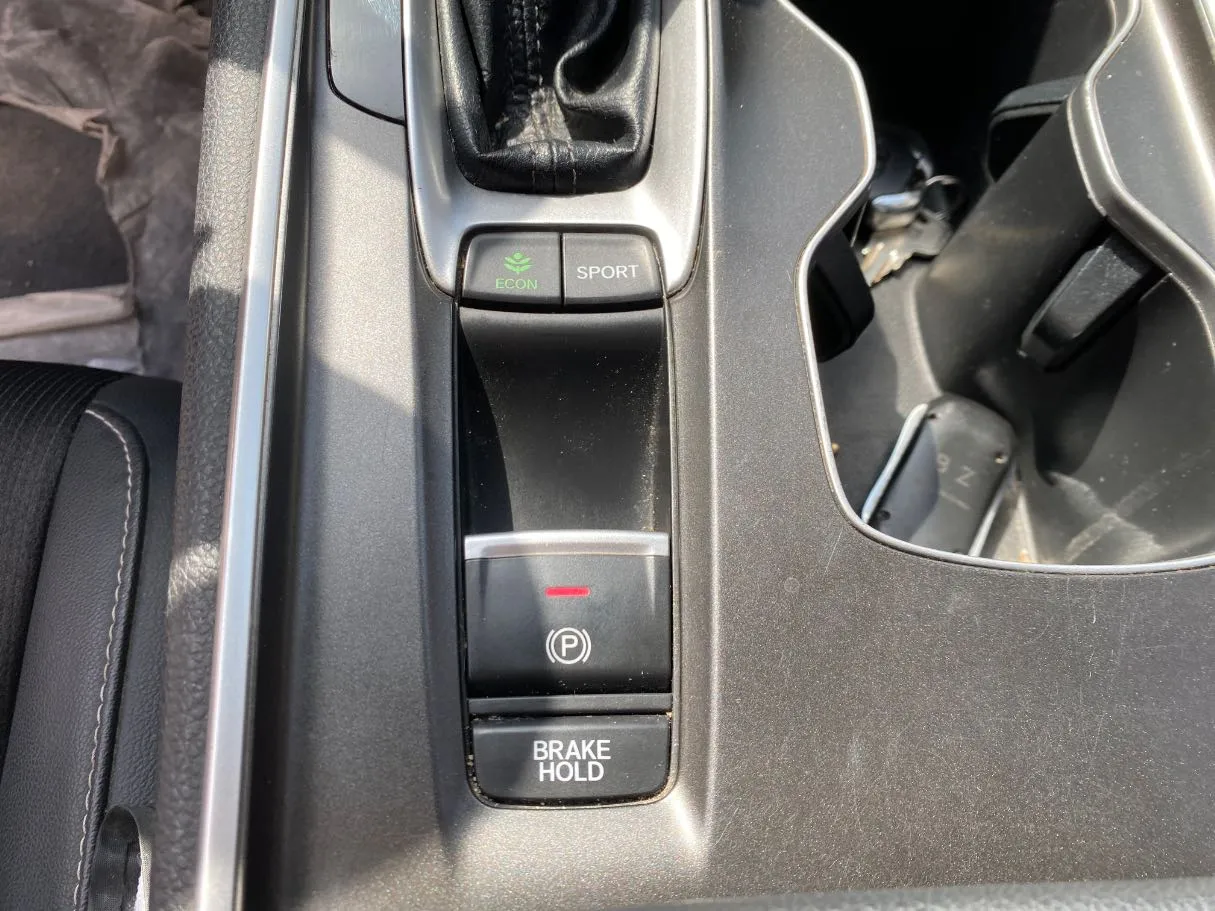Car image 24