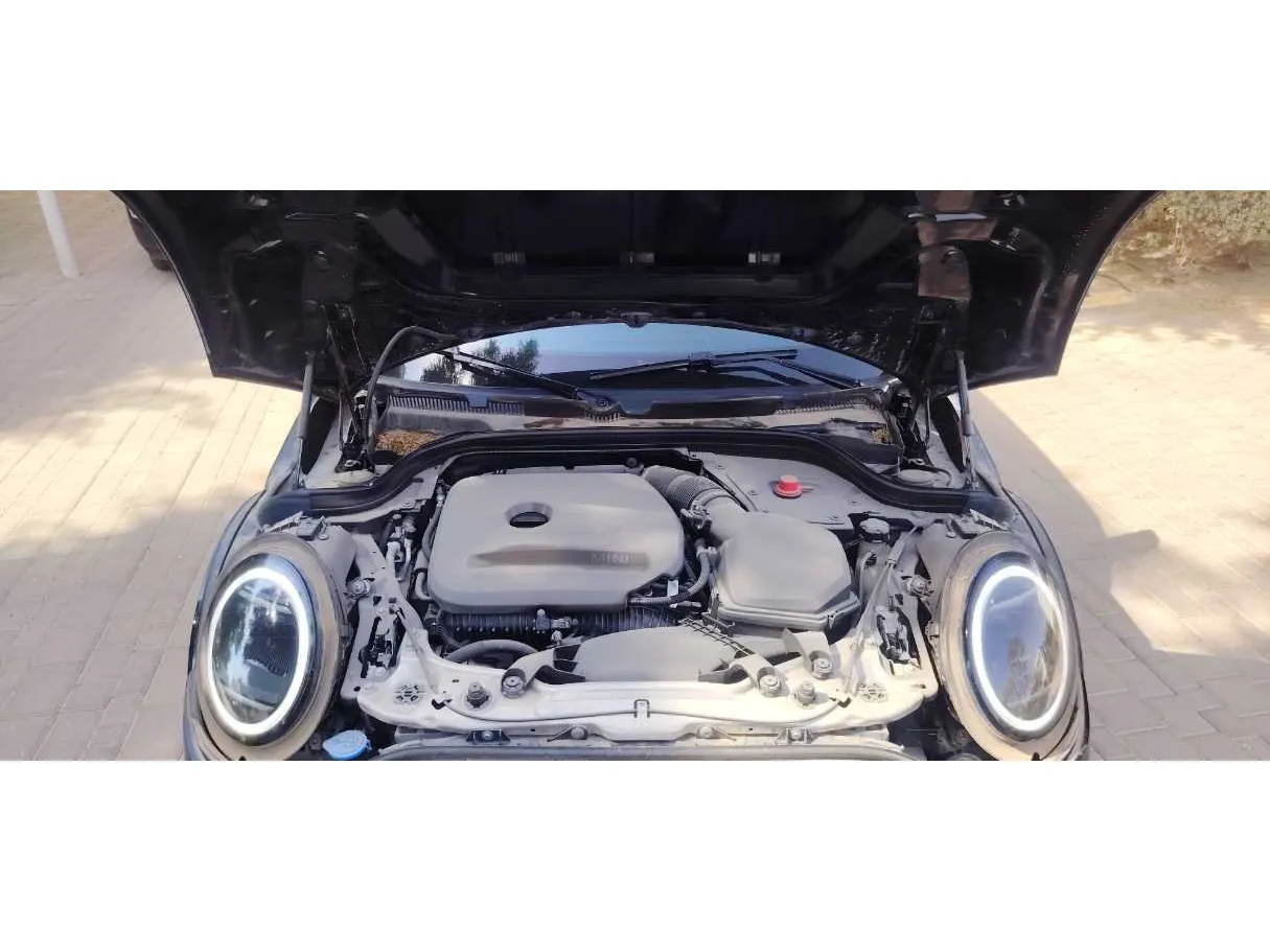 Car image 26